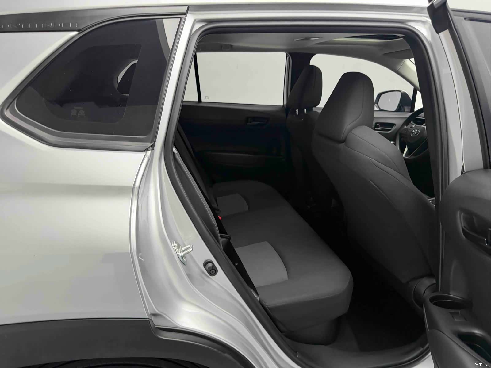 Toyota Frontlander, 2025 19