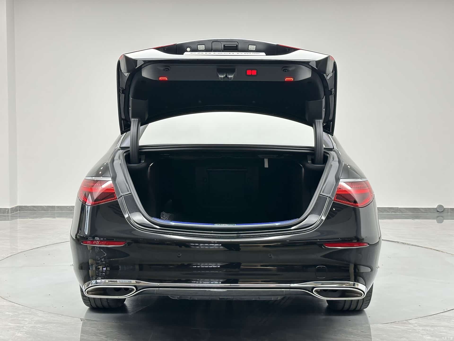 Mercedes-Benz S-Class, 2023 27