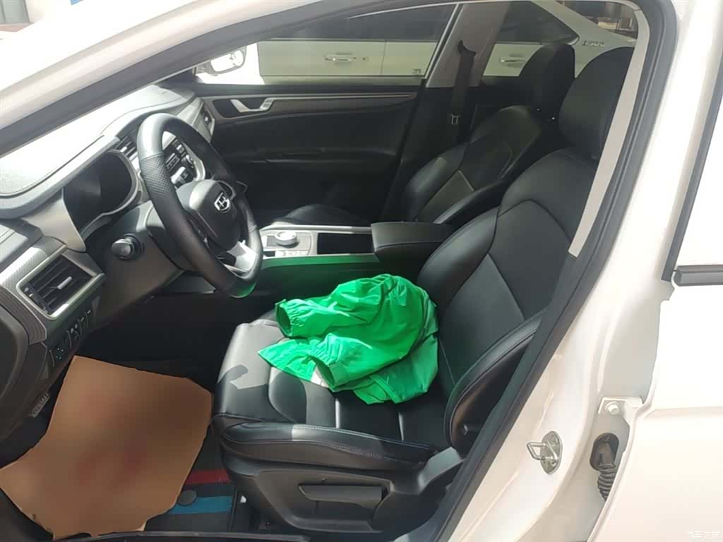 Geely Emgrand, 2021 15