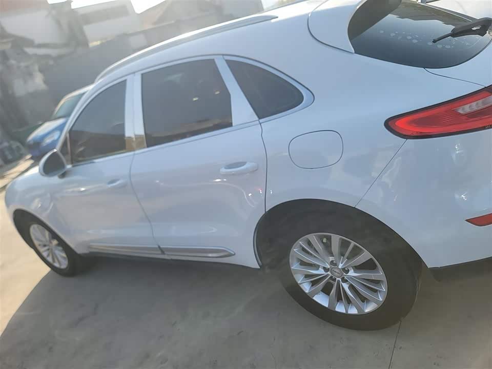 Zotye SR9