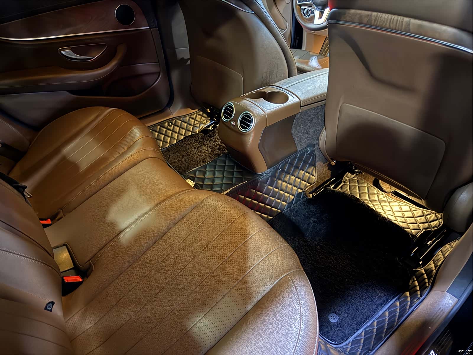 Mercedes-Benz E-Class, 2019 13