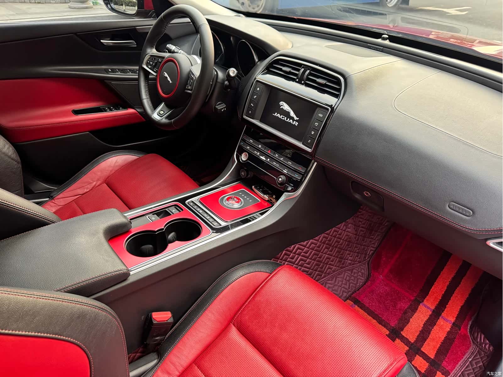 Jaguar XE, 2016 21