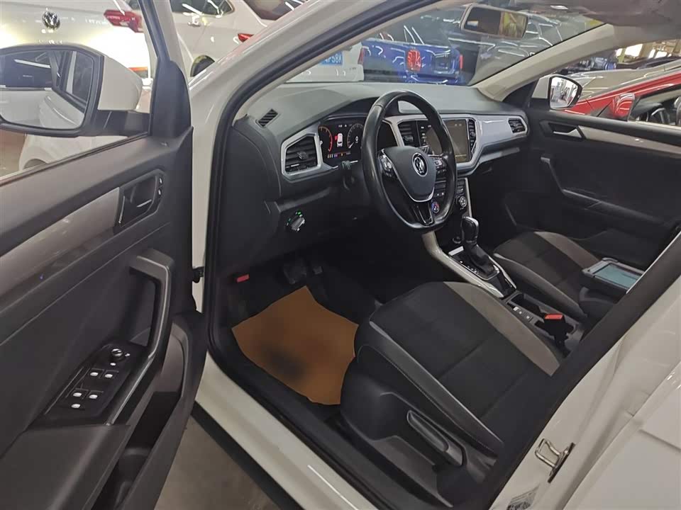 Volkswagen T-ROC exploring Songs