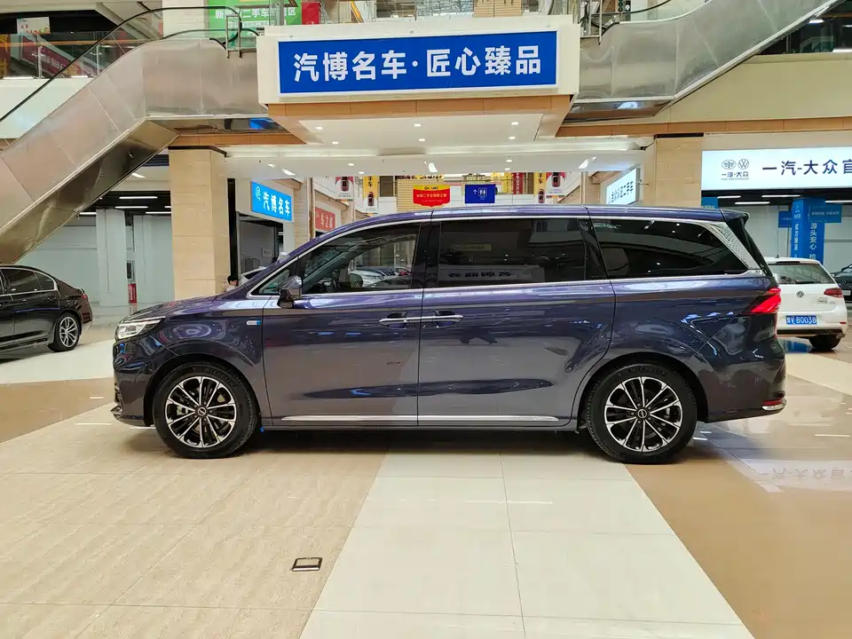 Roewe iMAX8
