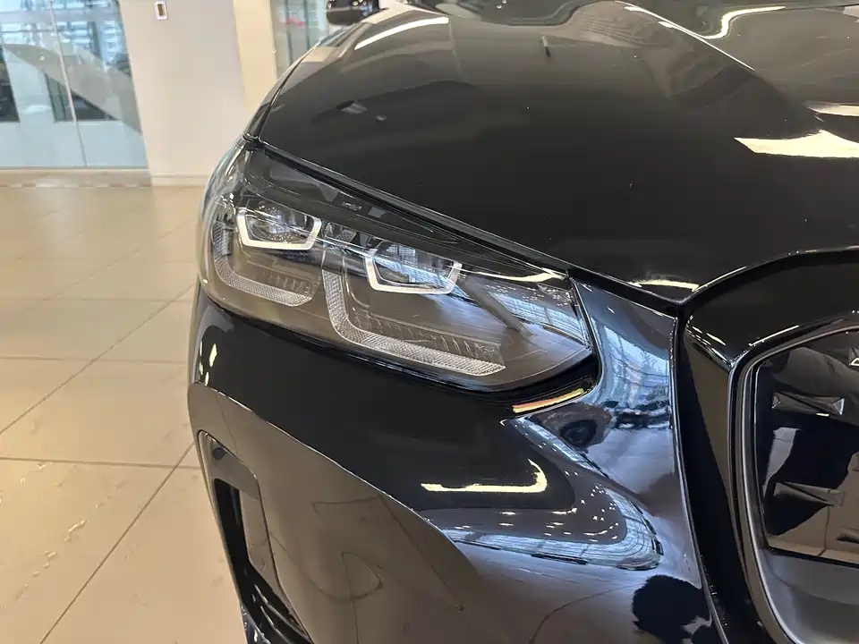 BMW iX3