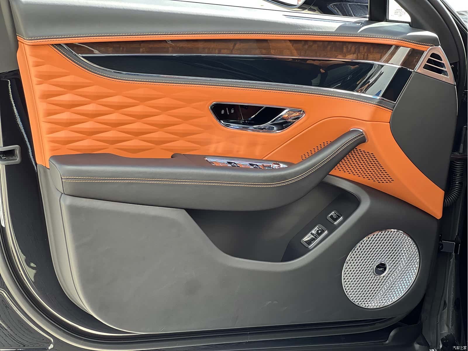 Bentley Flying Spur, 2022 17