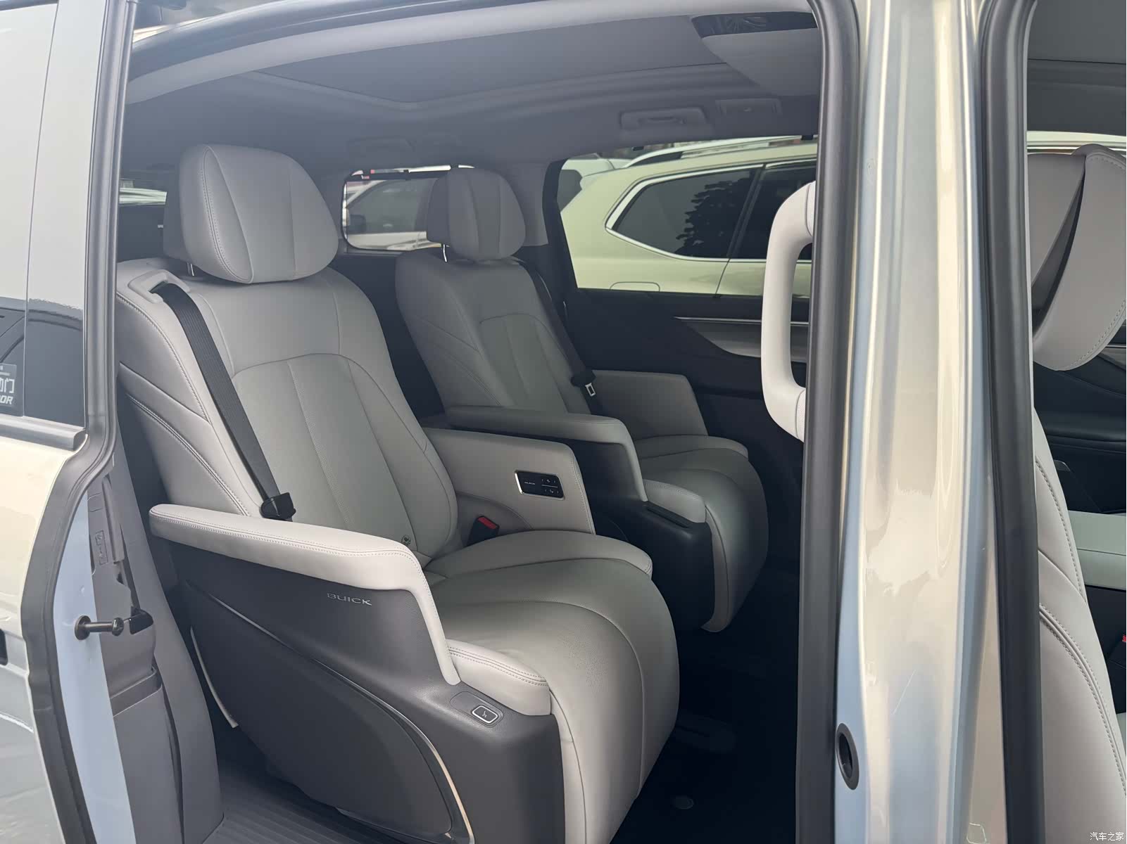 Buick GL8, 2025 12