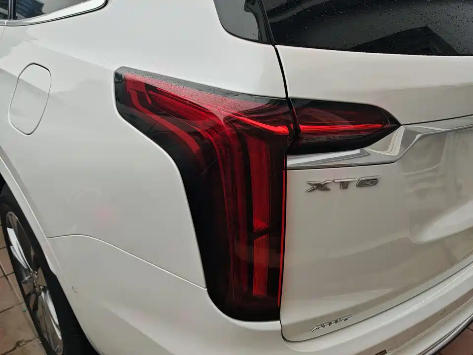 Cadillac XT6