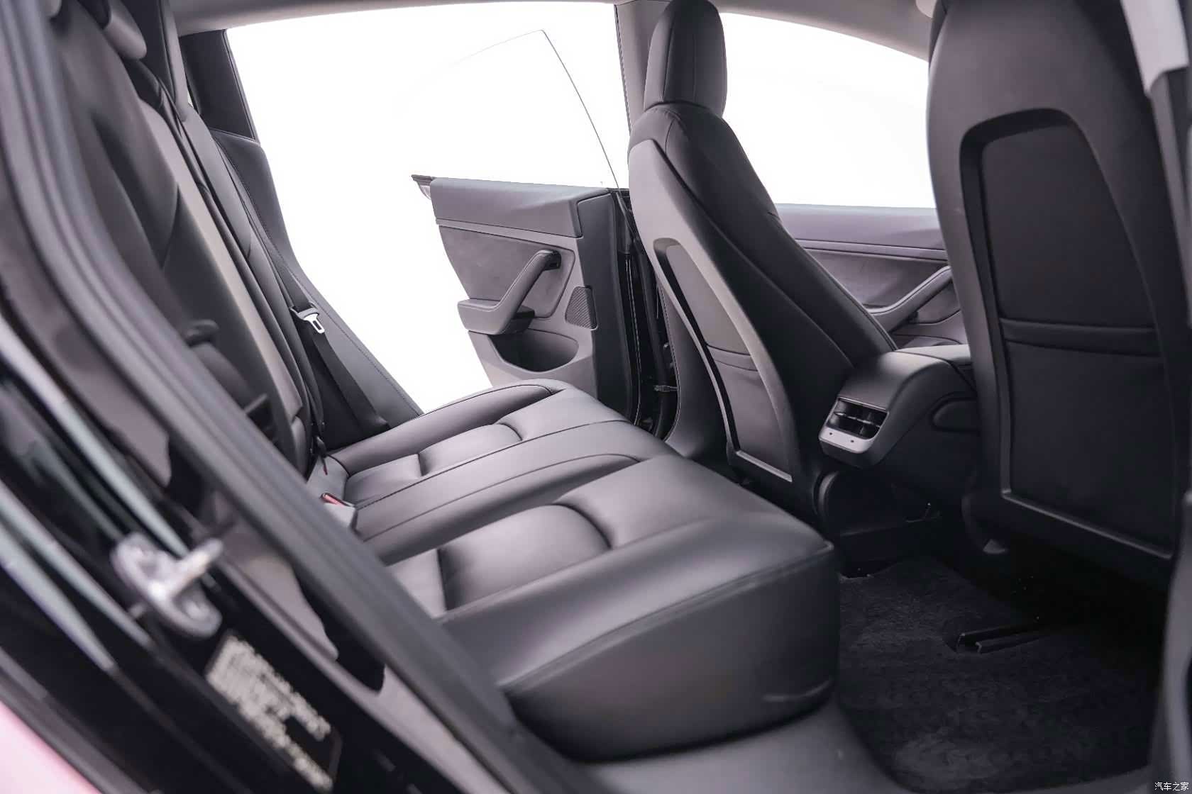 Tesla Model 3, 2020 23