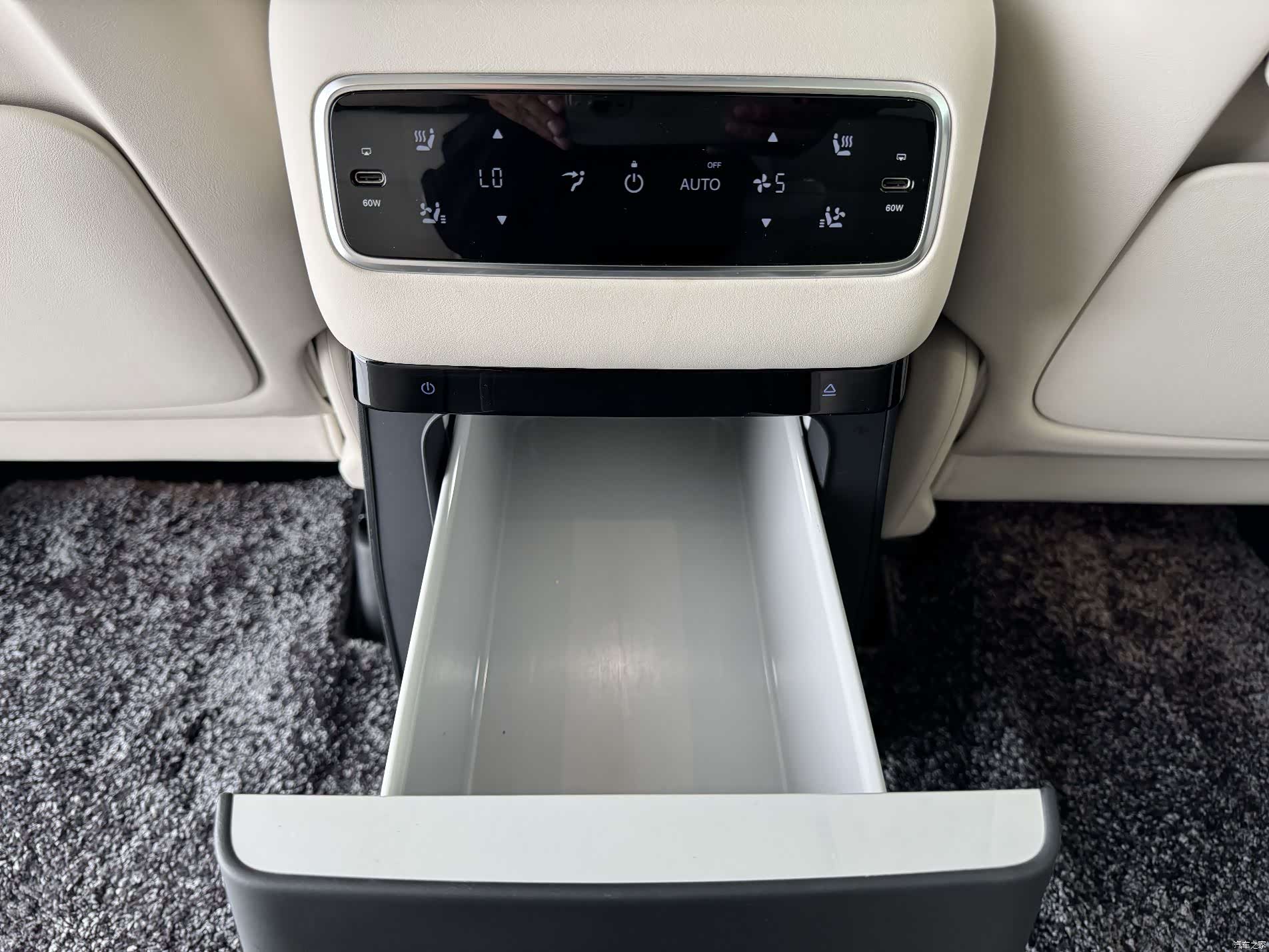 Li Auto MEGA, 2024 16