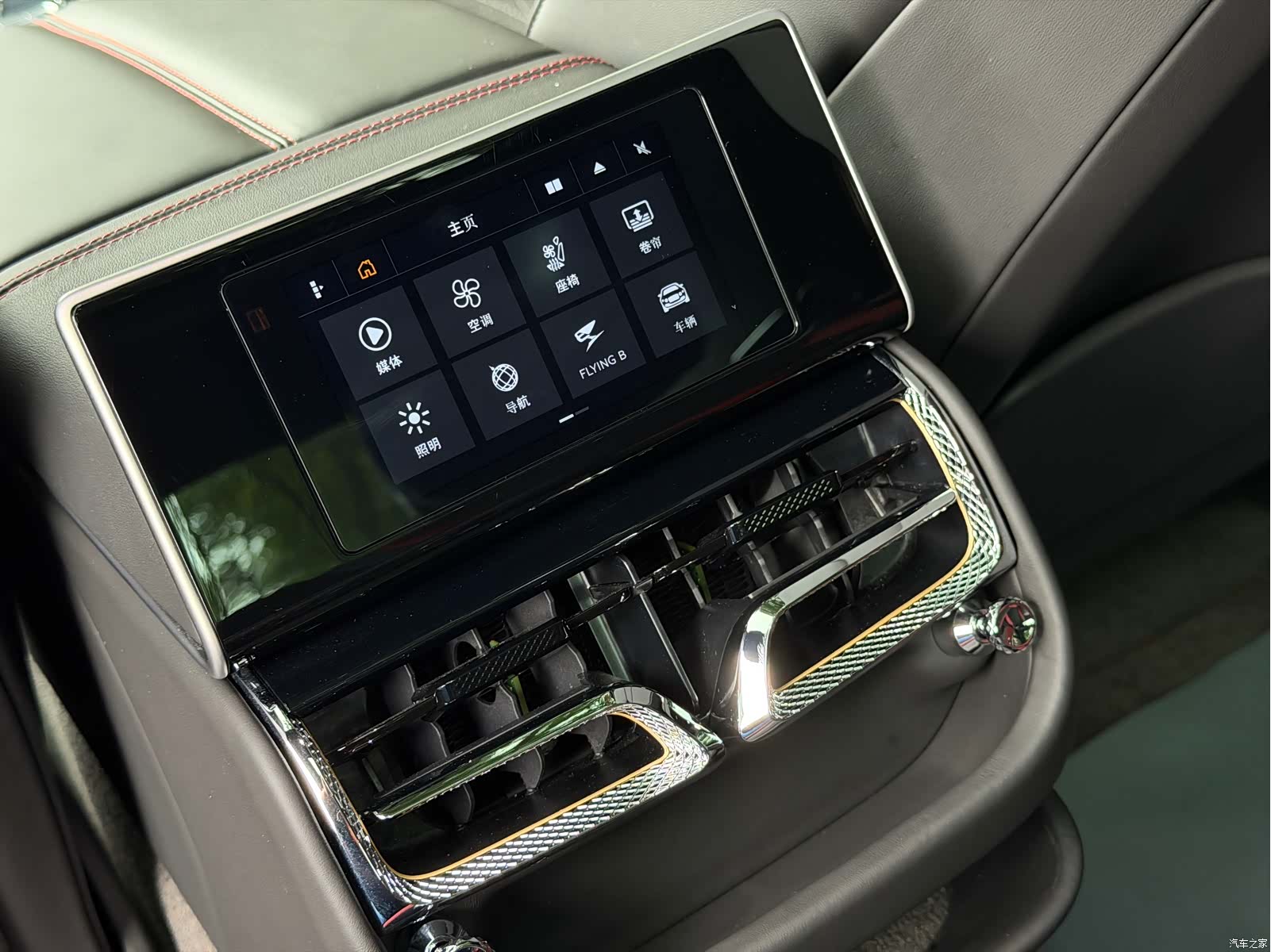Bentley Flying Spur, 2024 12