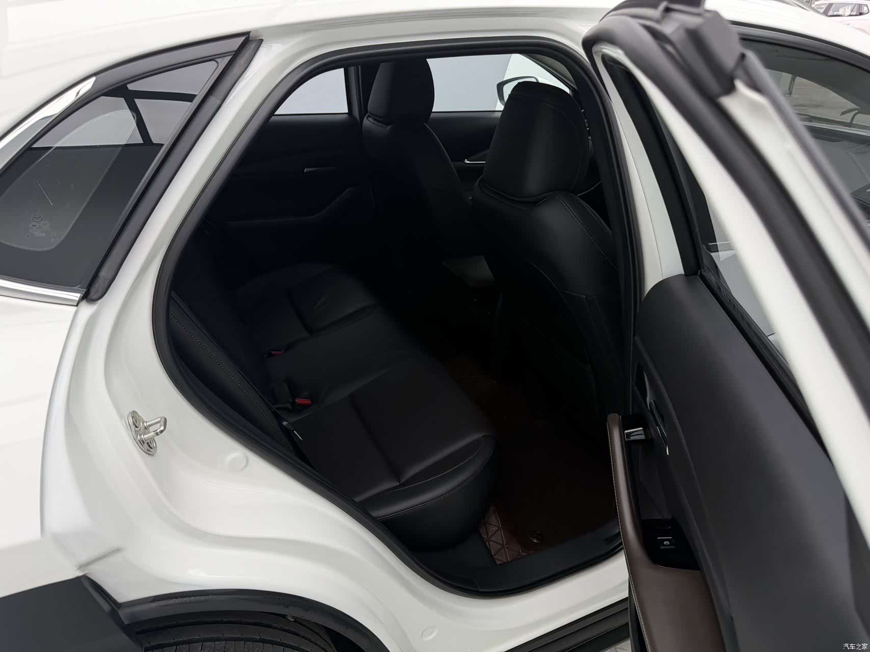 Mazda CX-30, 2022 11