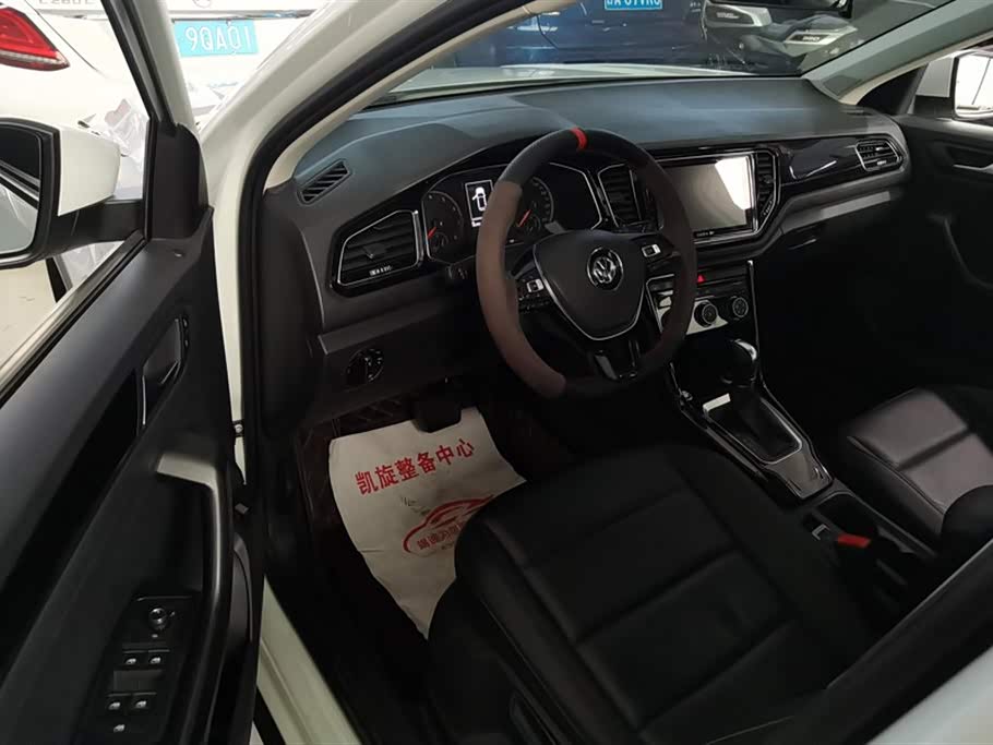 Volkswagen T-ROC exploring Songs