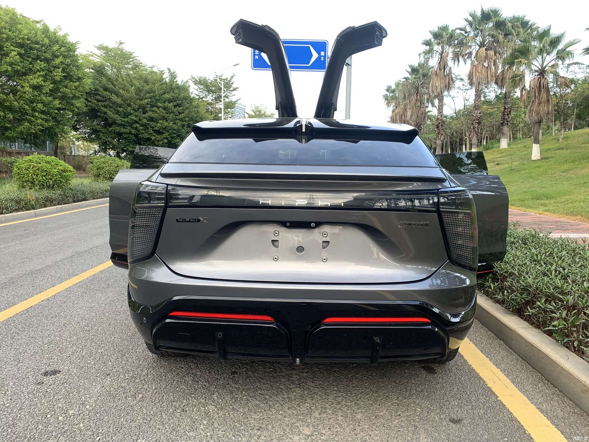 HiPhi X, 2022 9