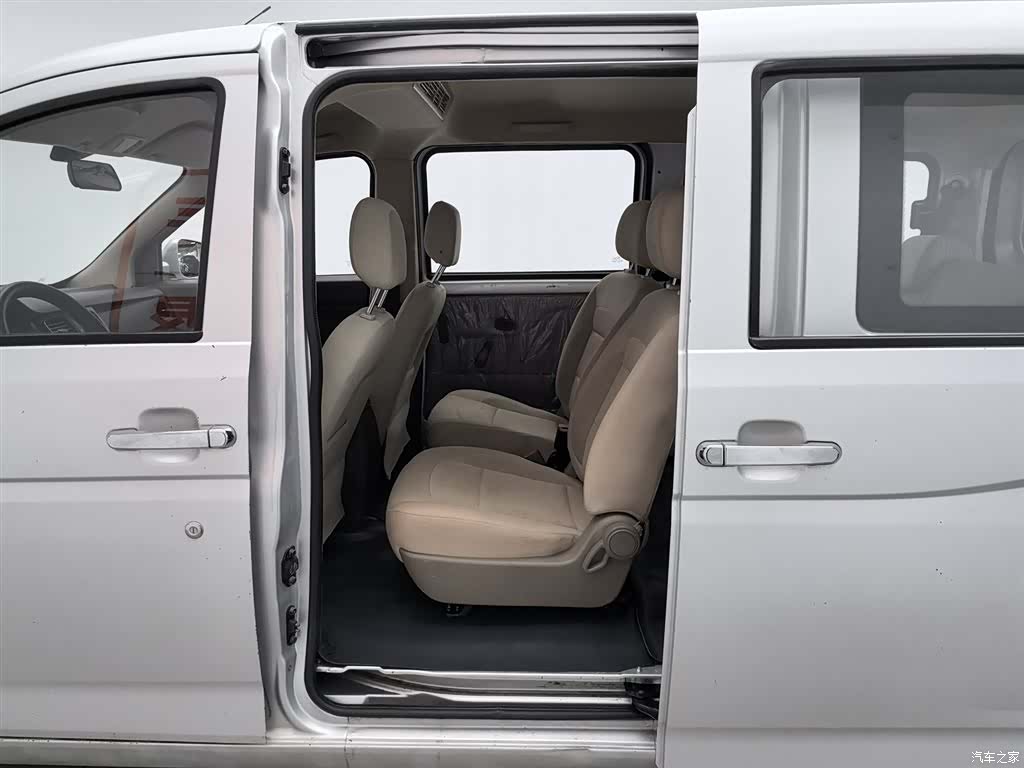 Wuling V, 2016 15