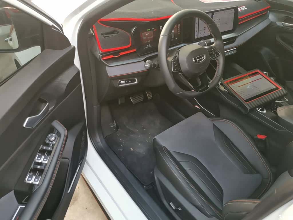 Geely Binray, 2023 15