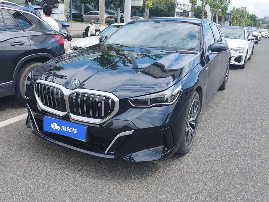 BMW i5