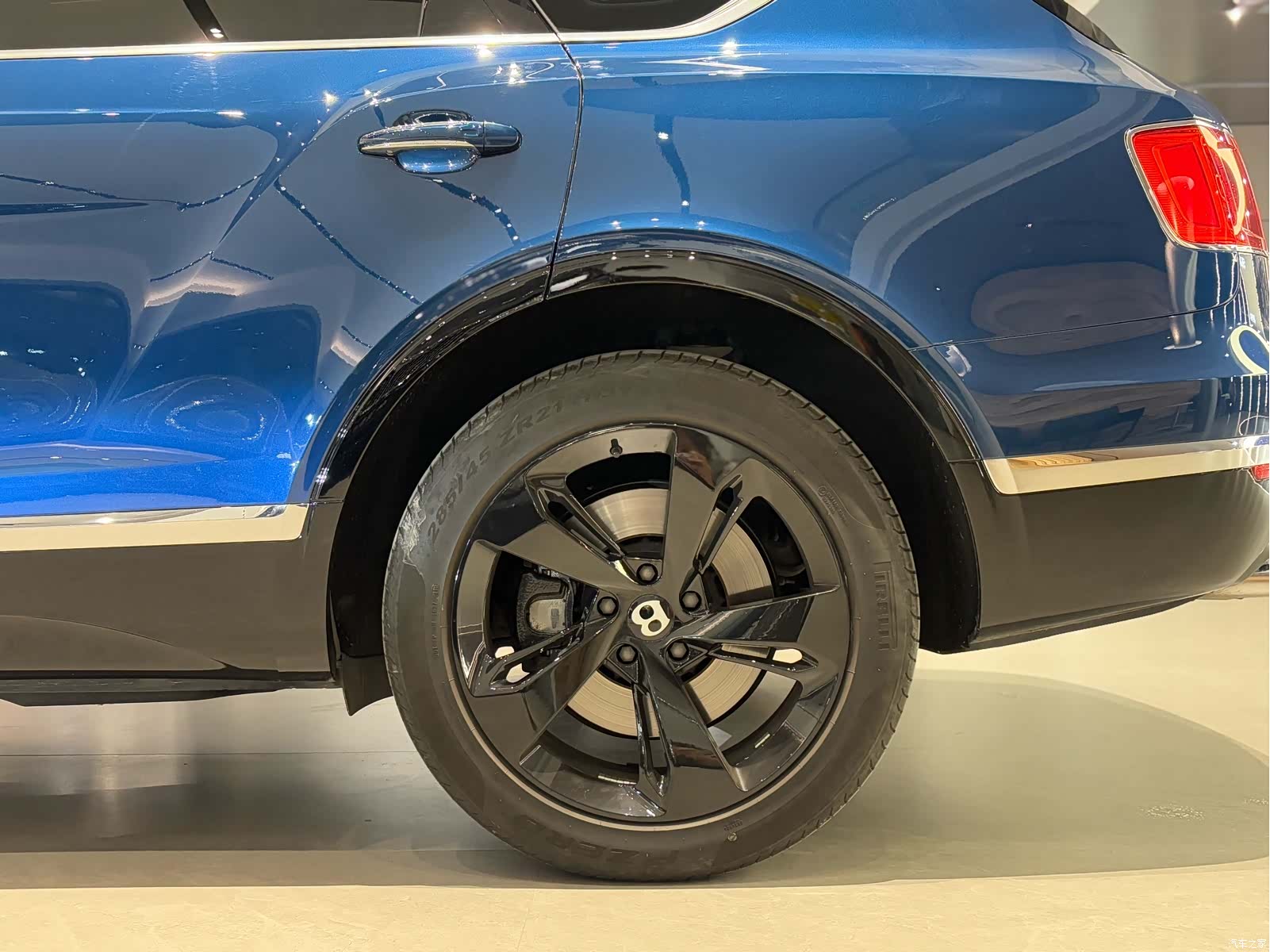 Bentley Bentayga, 2018 8
