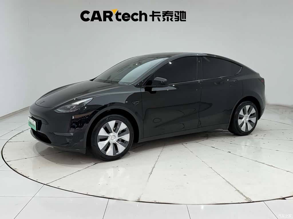 Tesla Model Y, 2023 1