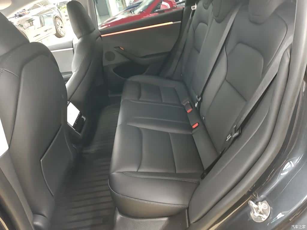 Tesla Model 3, 2024 17