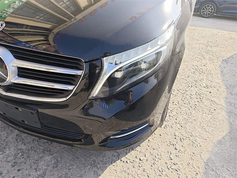 Mercedes-Benz V-class