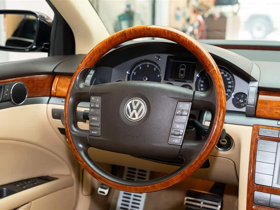 Volkswagen Phaeton