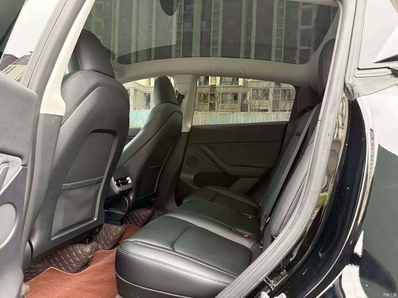 Tesla Model Y, 2023 7