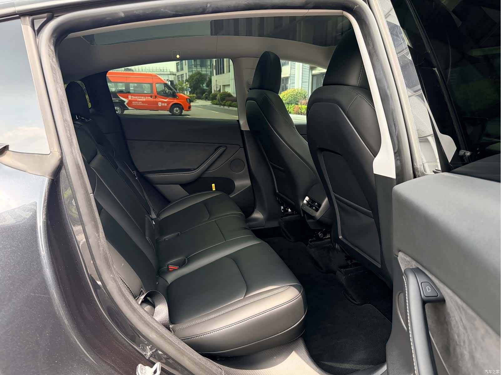 Tesla Model Y, 2024 11