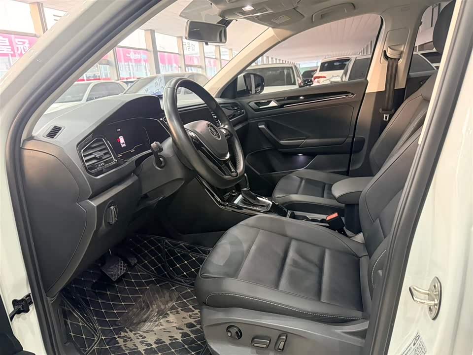 Volkswagen T-ROC exploring Songs