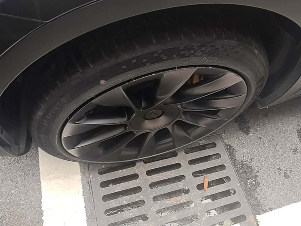Tesla Model Y, 2022 23