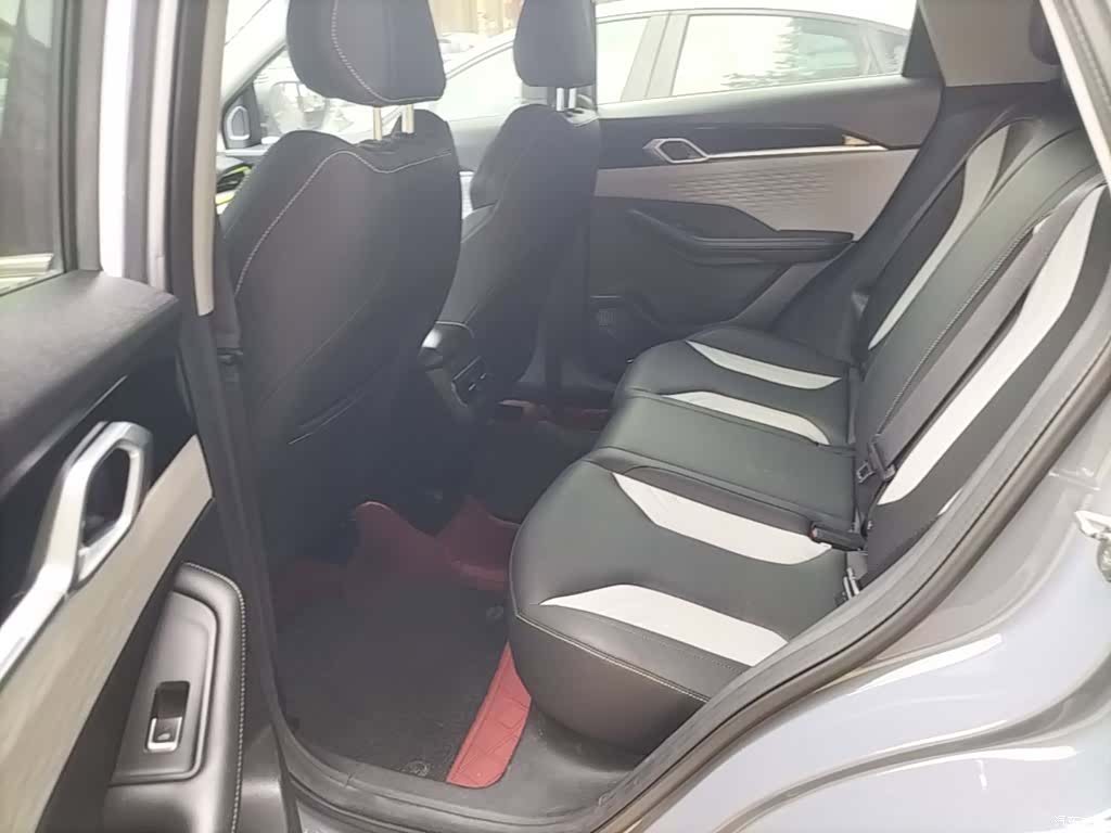 Geely Coolray, 2023 13
