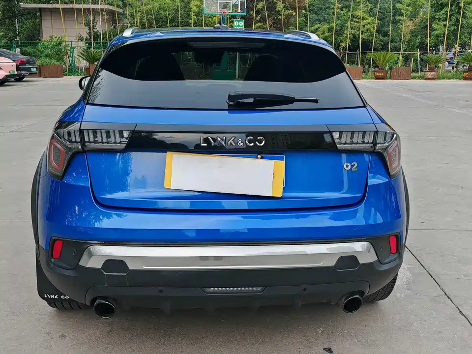 Lynk & Co 02