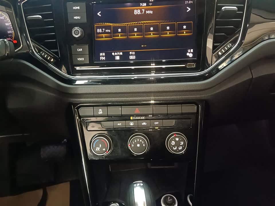 Volkswagen T-ROC exploring Songs