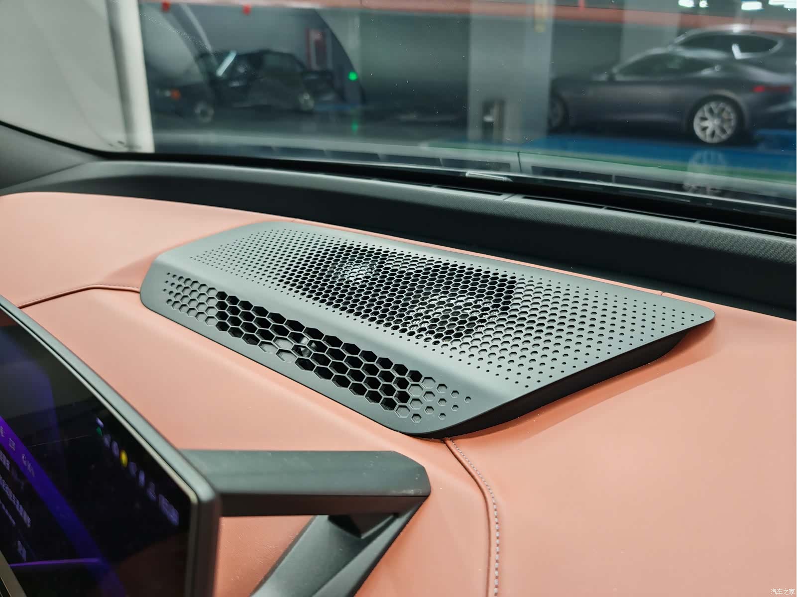 BMW iX, 2023 26