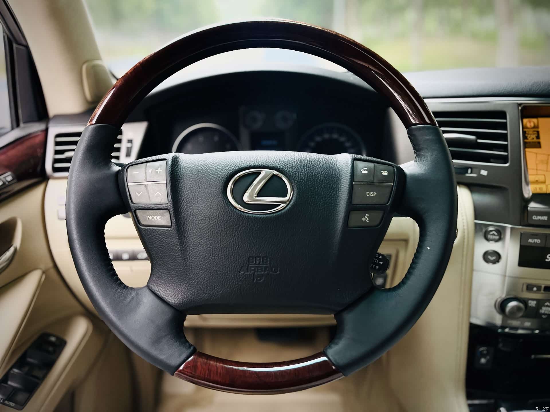 Lexus LX, 2010 11