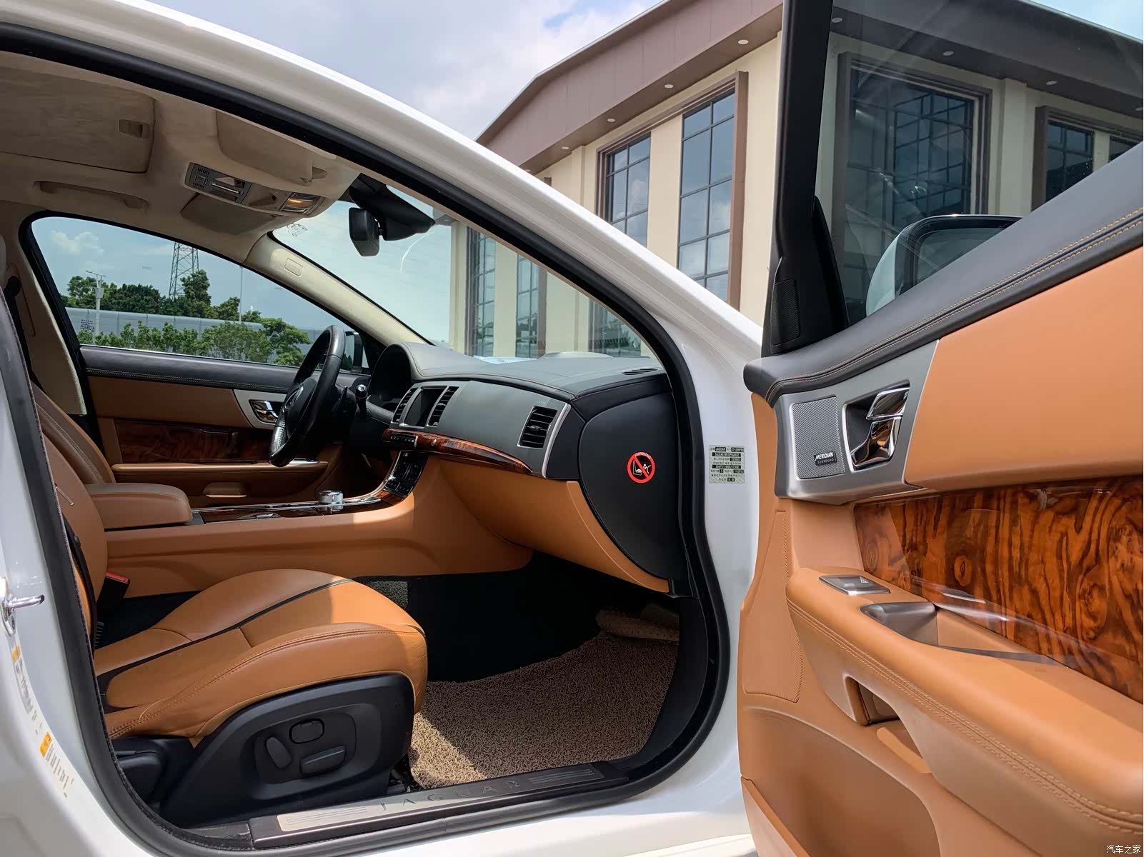 Jaguar XF, 2013 15