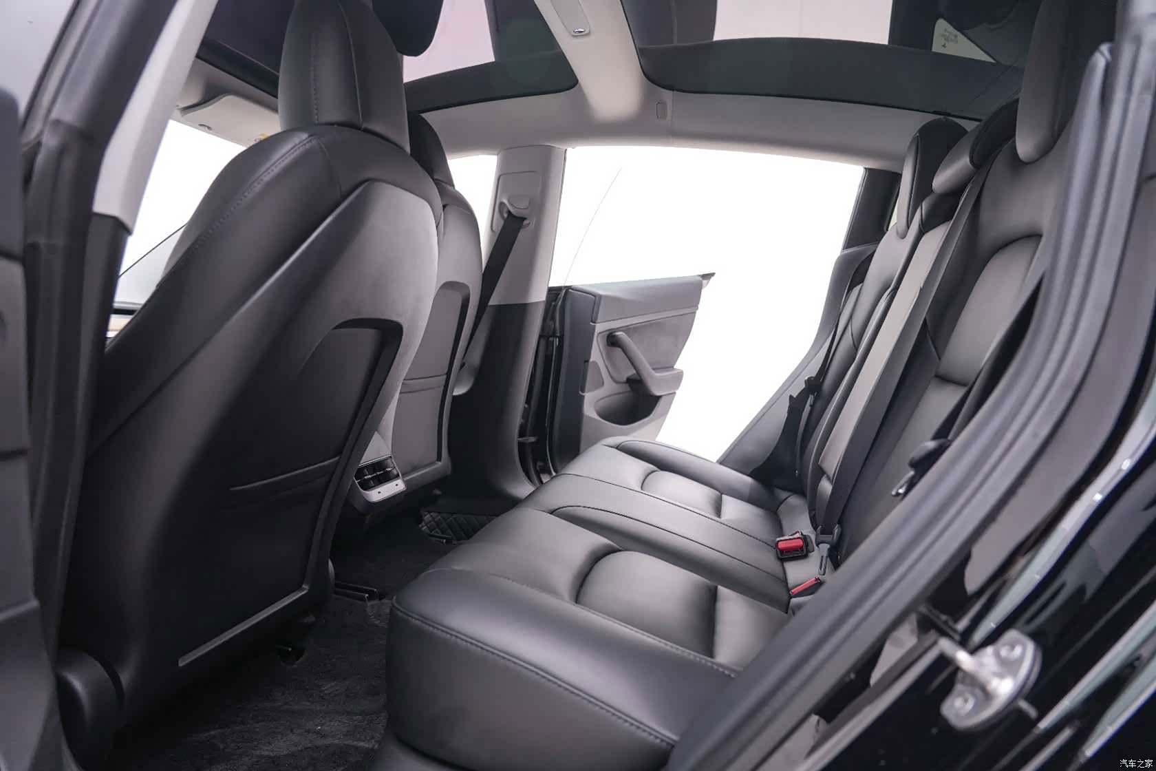 Tesla Model 3, 2020 22