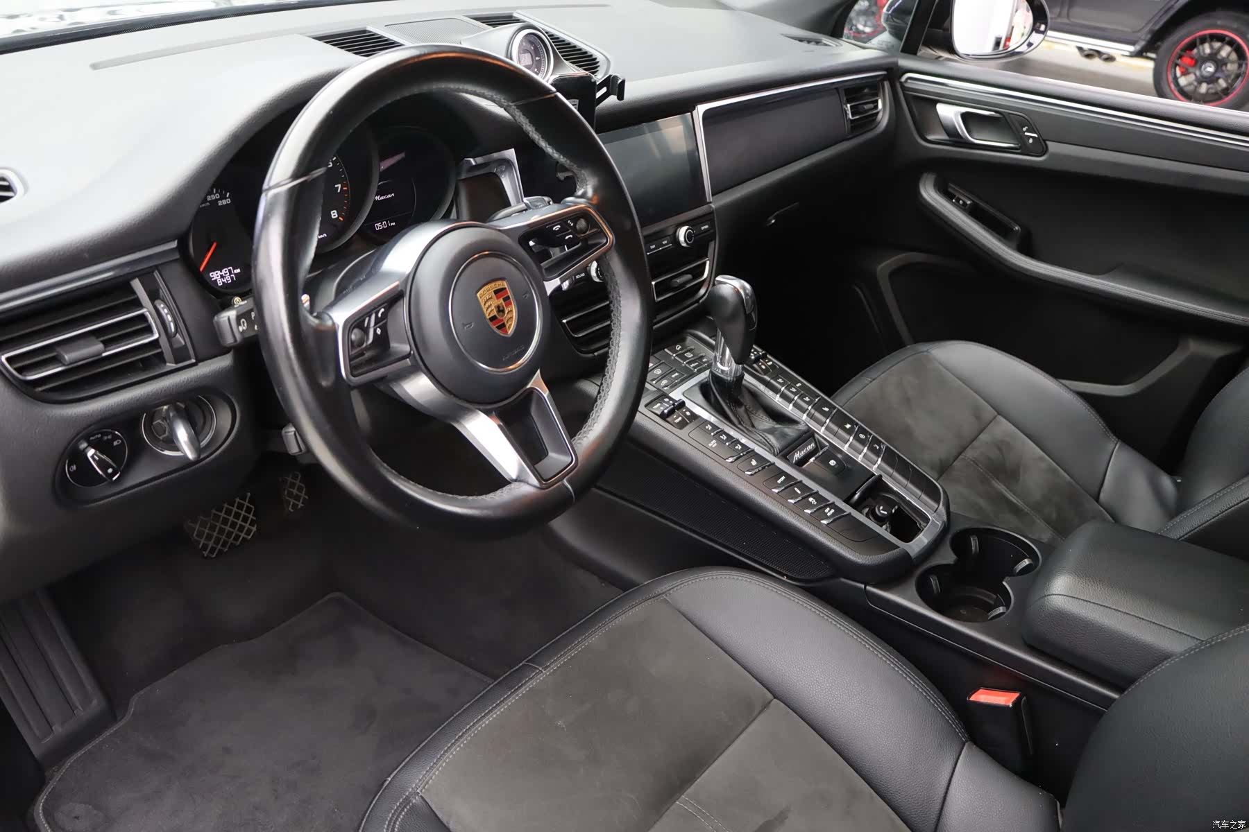 Porsche Macan, 2019 все фото