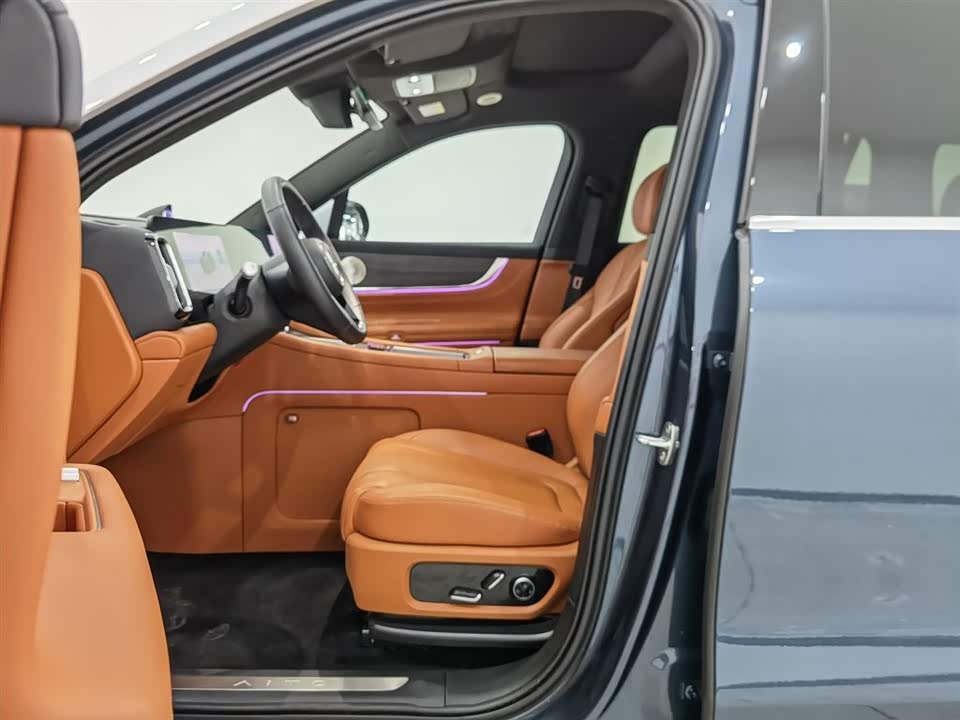 AITO Ask the world M9