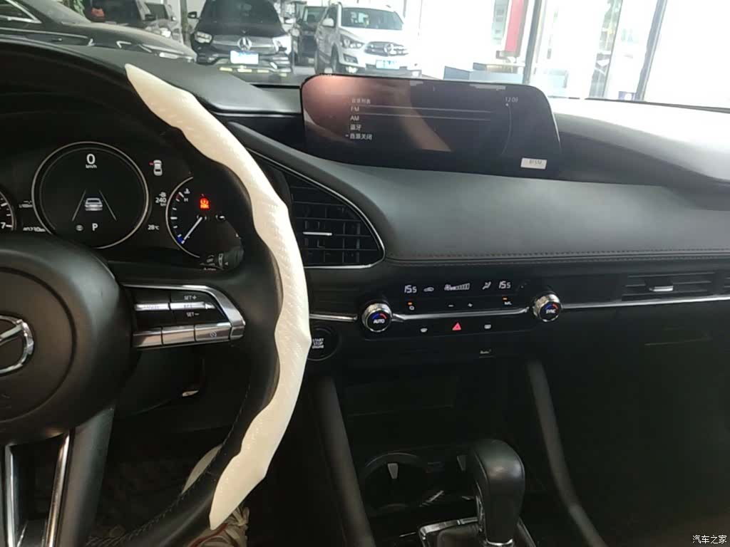 Mazda Mazda3, 2022 13