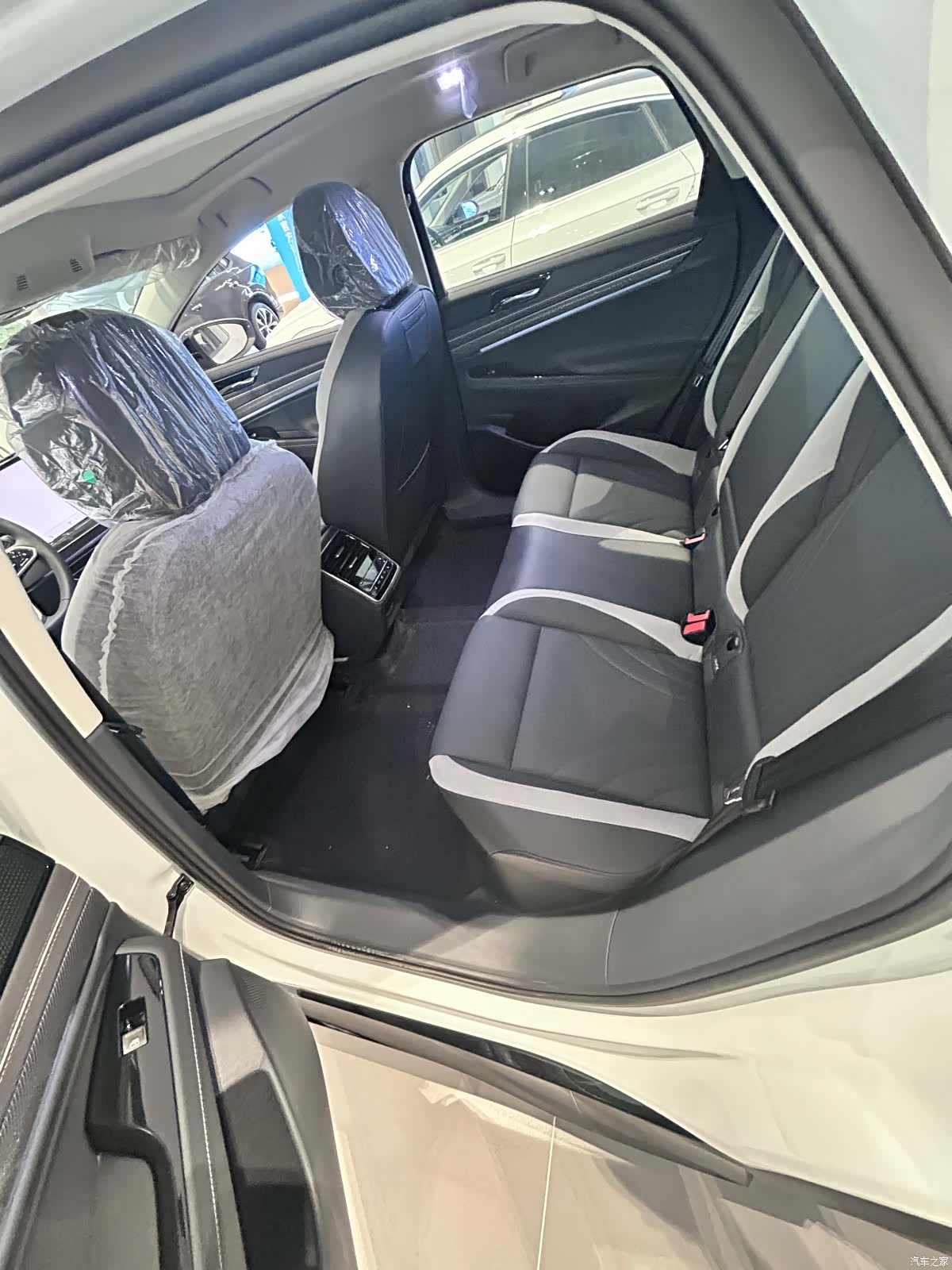 Volkswagen ID.7, 2026 14