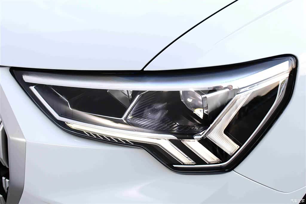 Audi Q3, 2023 11