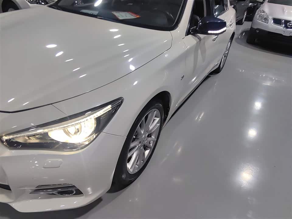 Infiniti Q50L