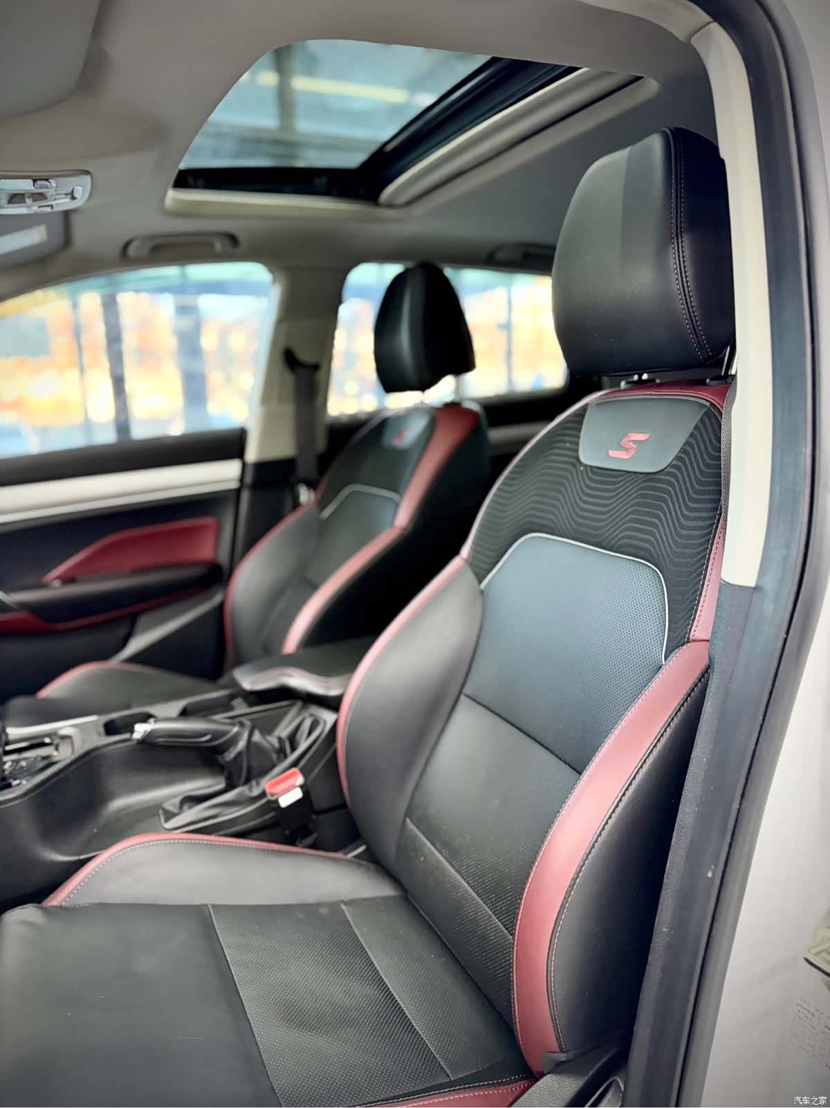 Geely Coolray, 2022 12