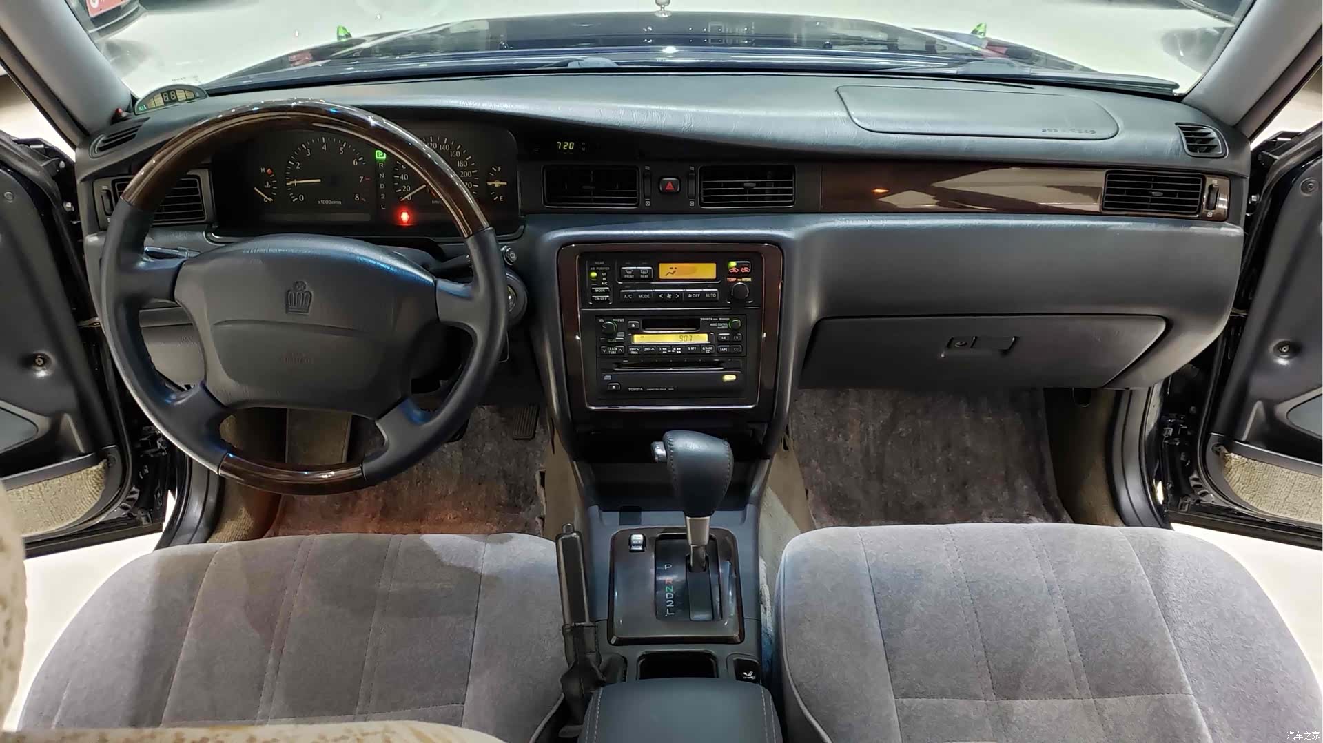 Toyota Crown, 2016 6