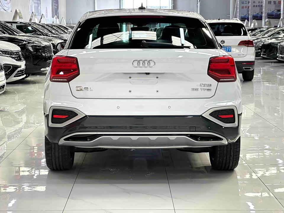 Audi Q2L