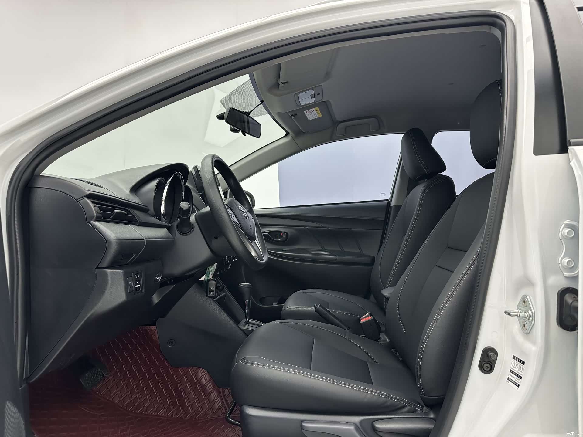 Toyota YARiS L, 2022 все фото