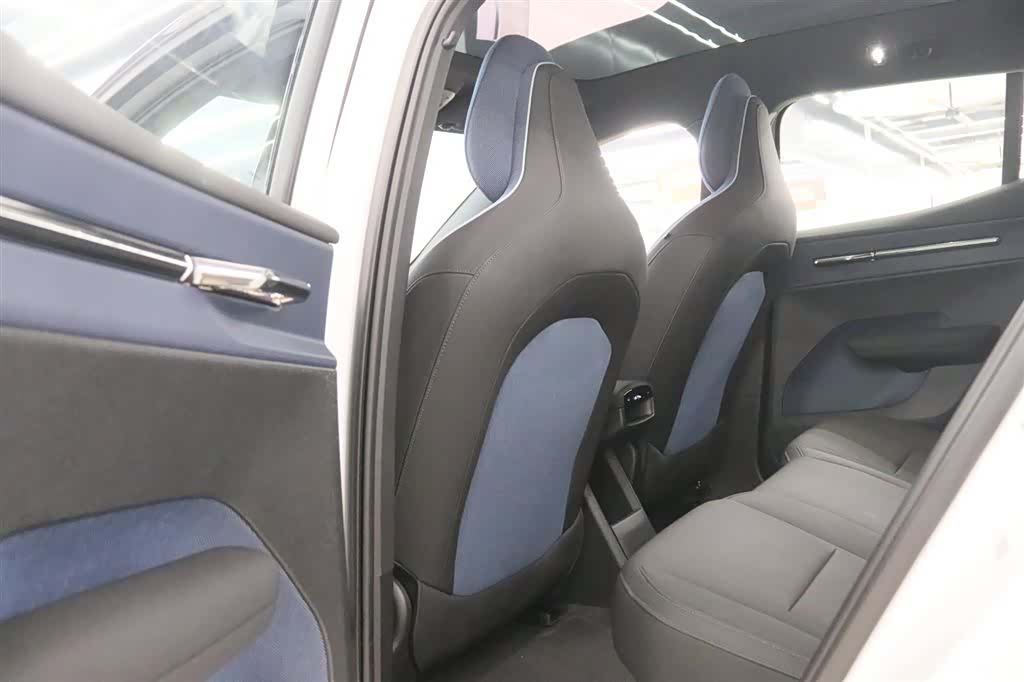 Volvo EX30, 2025 14