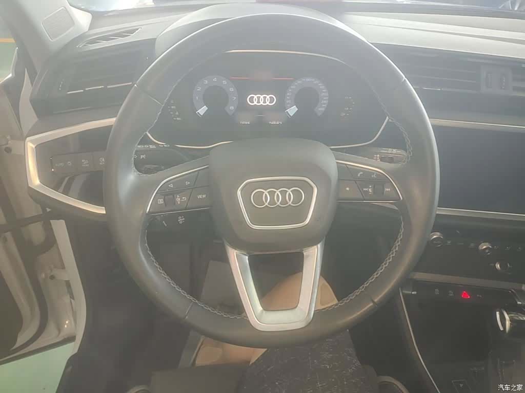 Audi Q3, 2022 11