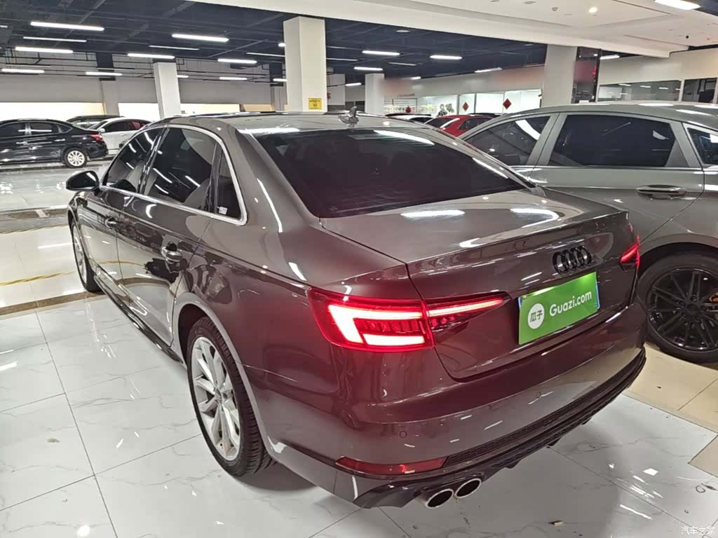 Audi A4L, 2020 все фото